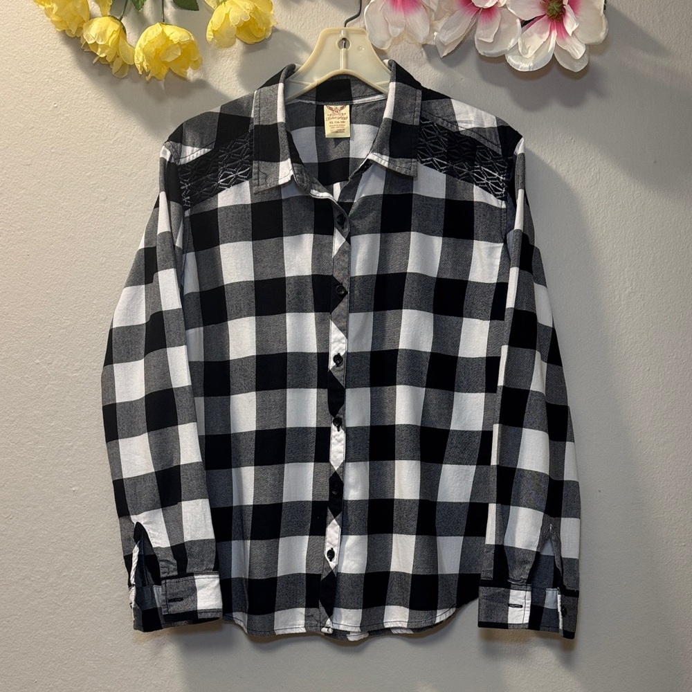 Faded Glory Black and White Plaid Long Sleeve Button-Up Shirt